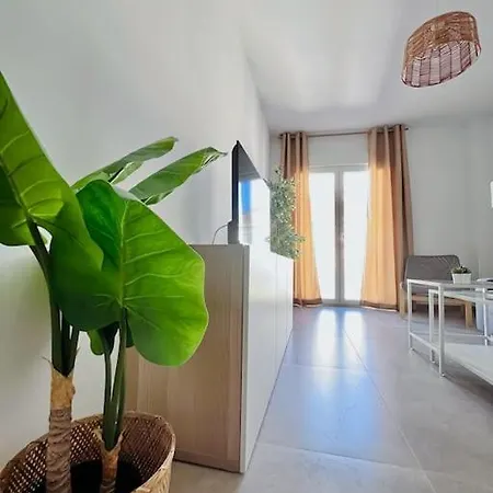 Lovely Close By Center Apartmán